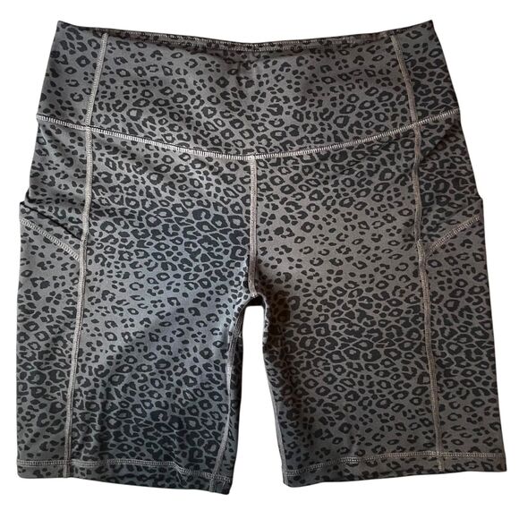 Torrid Performance Core Leopard 9" Active Bike Shorts w/ Side Pockets Size 1 1x - Picture 2 of 7